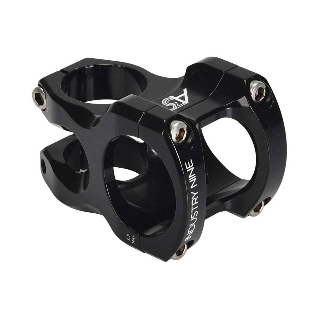 Attacco manubrio INDUSTRY NINE A35 nero — vista principale su sfondo bianco