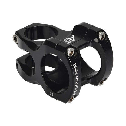 Attacco manubrio INDUSTRY NINE A35 nero — vista principale su sfondo bianco